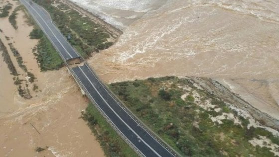 Maltempo in Sardegna, crolla il ponte tra Cagliari e Capoterra